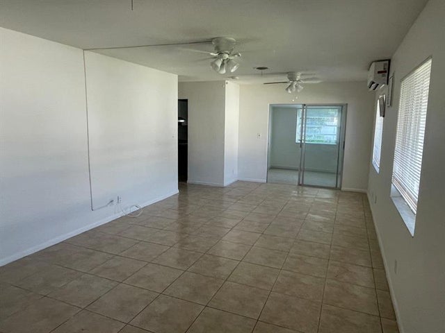 2 of 5 - 2753 Ne 32nd St, Fort Lauderdale, FL