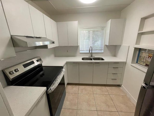 3 of 5 - 2753 Ne 32nd St, Fort Lauderdale, FL