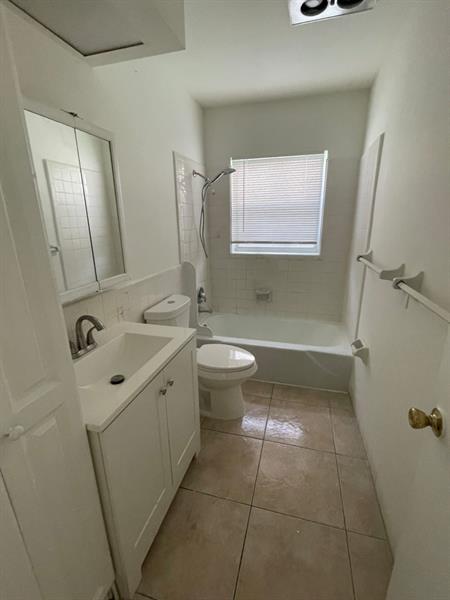 4 of 5 - 2753 Ne 32nd St, Fort Lauderdale, FL