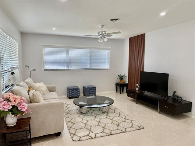 1 of 18 - 23 Ne 19th Ave, Pompano Beach, FL