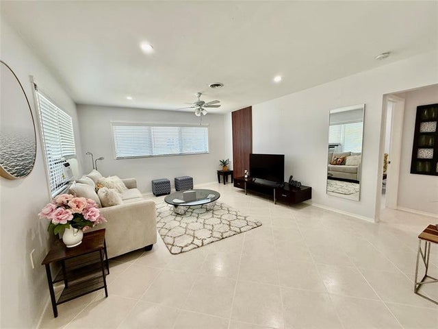 3 of 18 - 23 Ne 19th Ave, Pompano Beach, FL