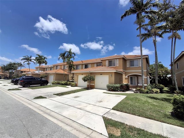 1 of 32 - 6167 Whalton St, West Palm Beach, FL