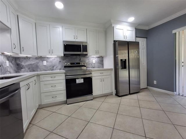 4 of 32 - 6167 Whalton St, West Palm Beach, FL