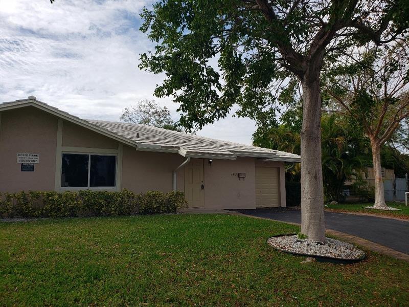 4392 Riverside Dr, Coral Springs