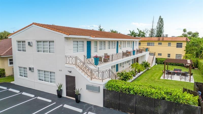620 Ne 2nd Ct 201, Hallandale