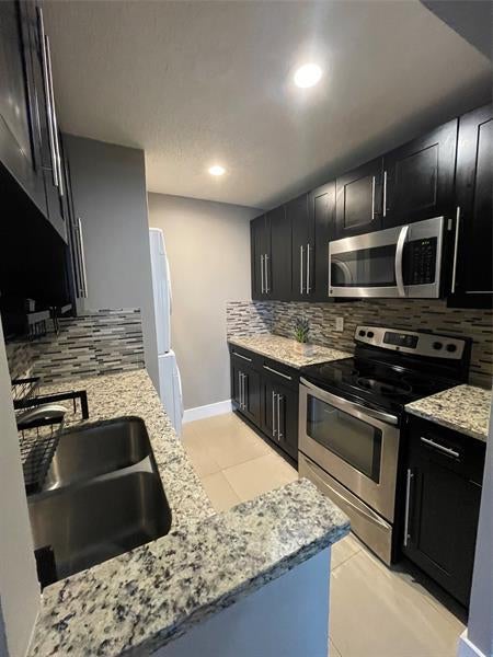 10092 Twin Lakes Dr, Coral Springs
