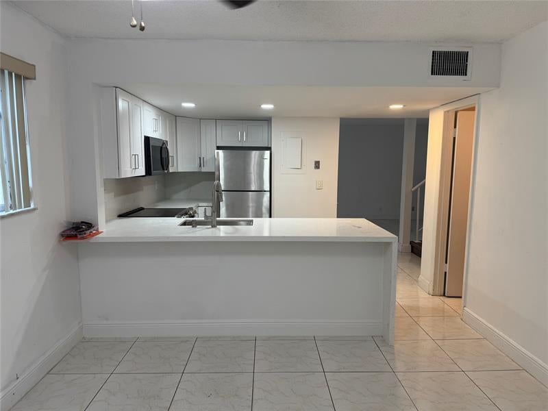 8031 Lagos De Campo Blvd L-3, Tamarac