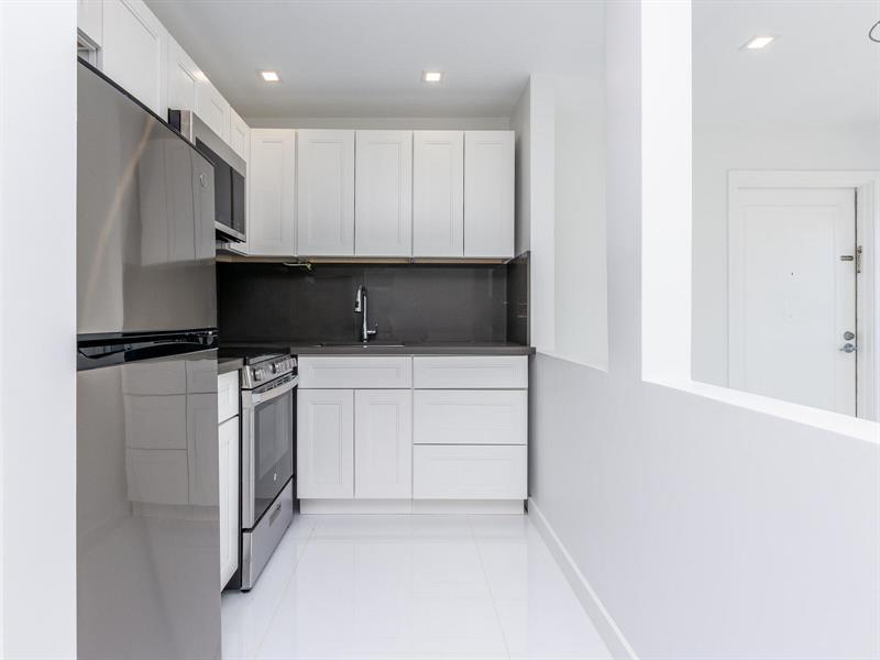 2420 Diana Dr 207, Hallandale