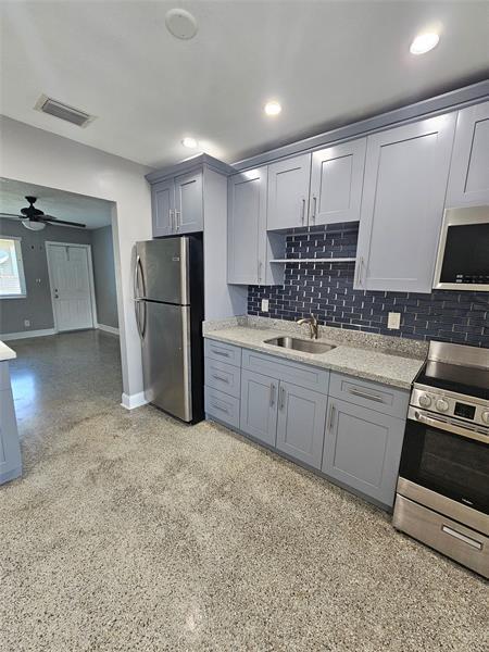 325 Phippen Rd 2, Dania