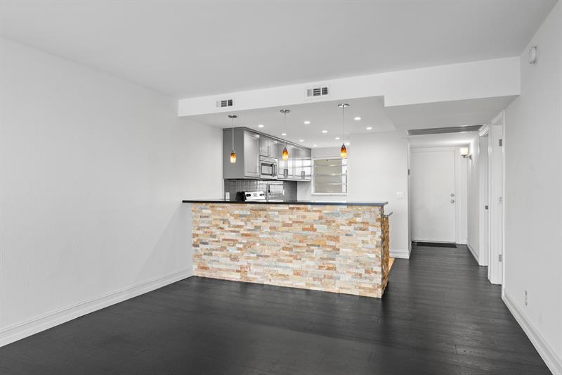 9470 Poinciana Pl 407, Davie