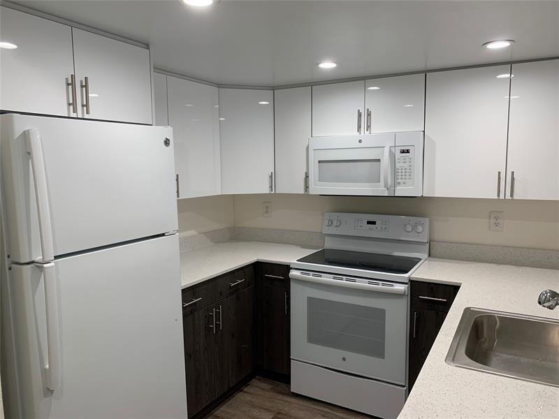 18335 Nw 68 Ave 700-215, Hialeah