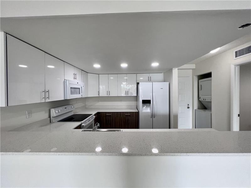 18335 Nw 68 Ave 700-208, Hialeah