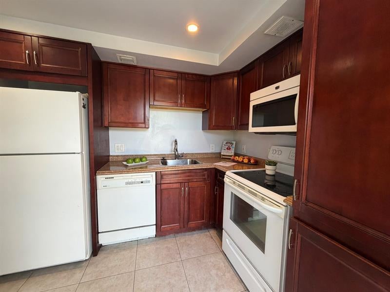 3000 N Palm Aire Dr 306, Pompano Beach