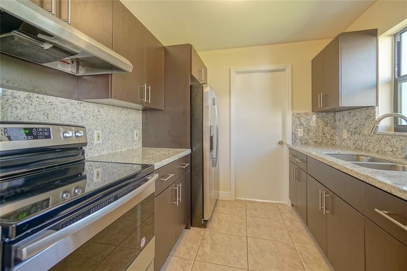 5720 Sw 26th St, West Park