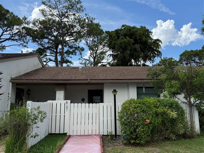 6101 Woodlake Blvd, Green Acres