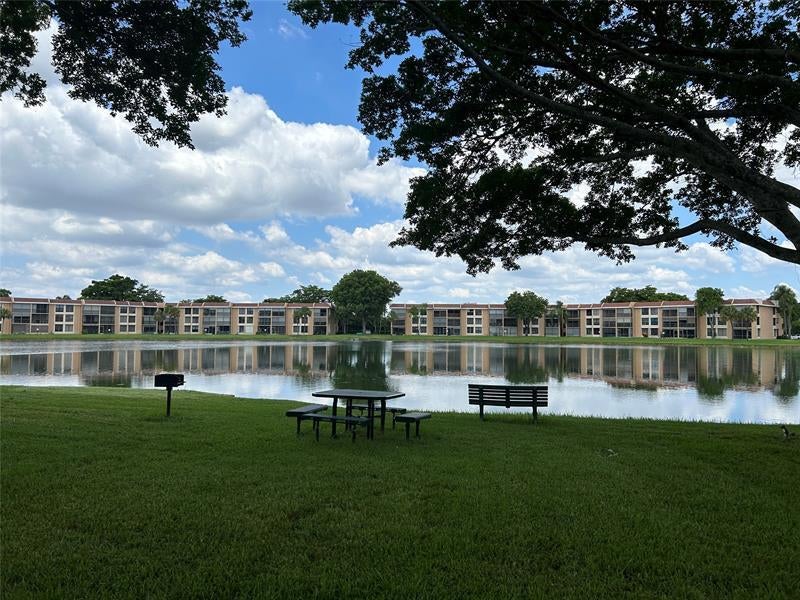 6123 Coral Lake Dr 211, Pompano Beach