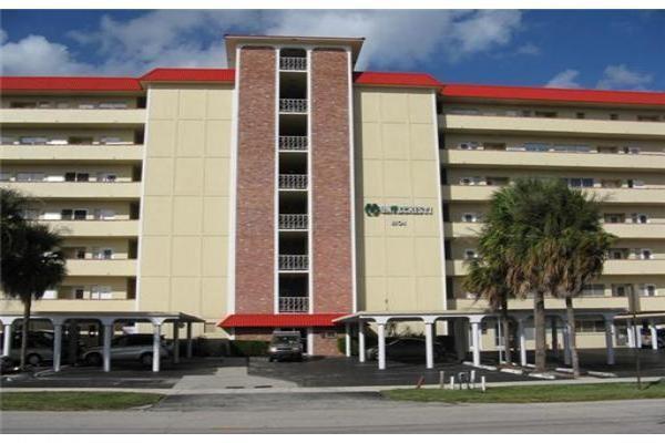 1101 Crystal Lake Dr 103, Deerfield Beach