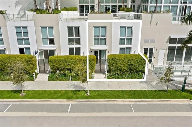 3 of 33 - 401 N Birch Rd Th7, Fort Lauderdale, FL