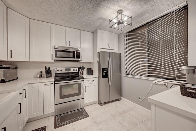 8592 W Sunrise Blvd 206, Plantation
