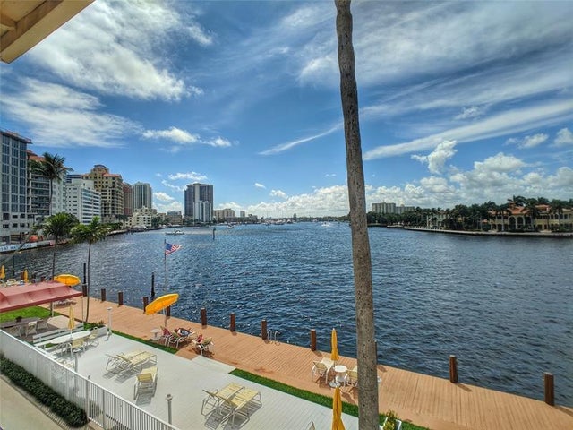 4 of 49 - 341 N Birch Road 416, Fort Lauderdale, FL