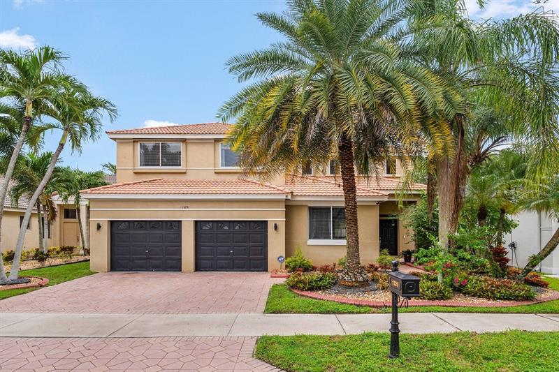 1325 Camellia Cir, Weston