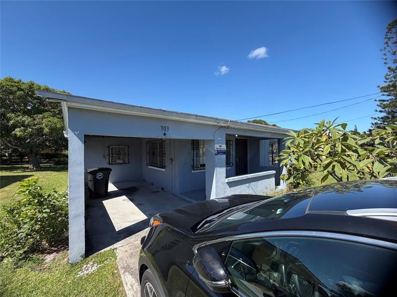 703 N 17th St, Fort Pierce