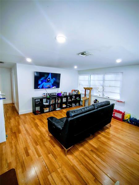 4 of 18 - 6134 Buchanan St, Hollywood, FL