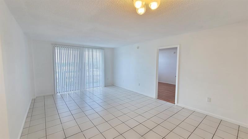 15600 Nw 7th Ave 606, Miami