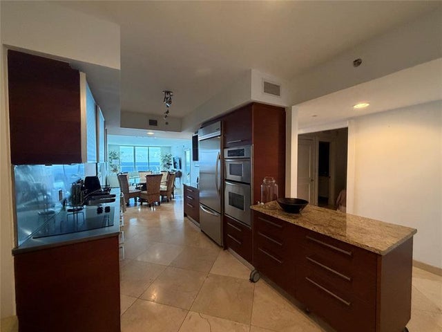 5 of 27 - 1850 S Ocean Dr 4202, Hallandale, FL