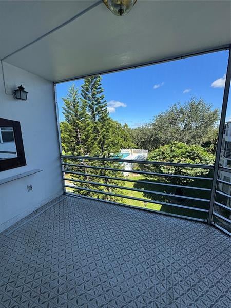 1351 Ne 191st St 412, Miami