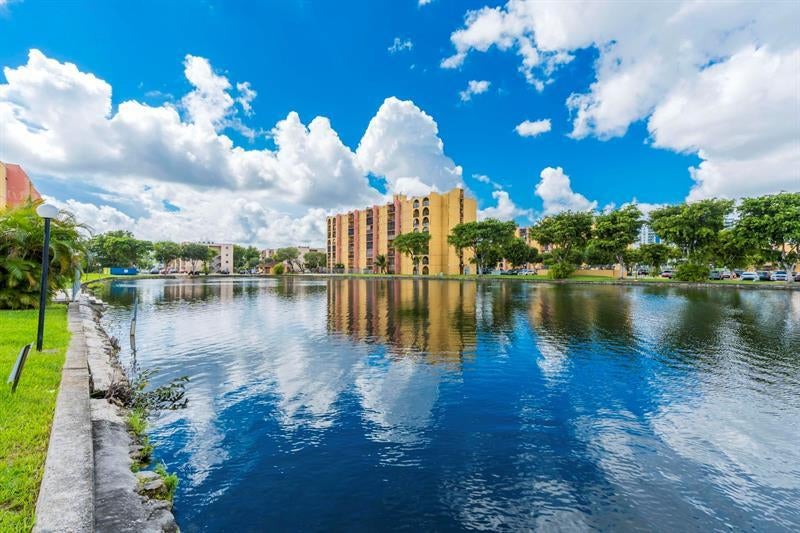 4707 Nw 7th St 110, Miami