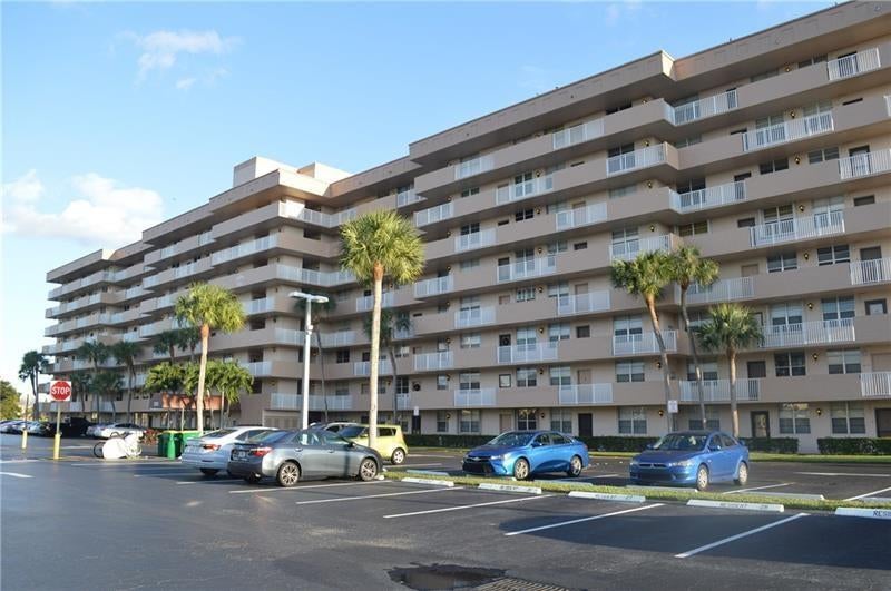 250 Jacaranda Dr 611, Plantation