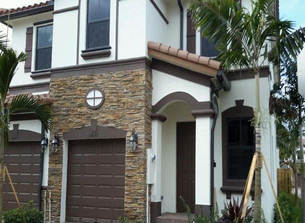 5011 Lily Way, Davie