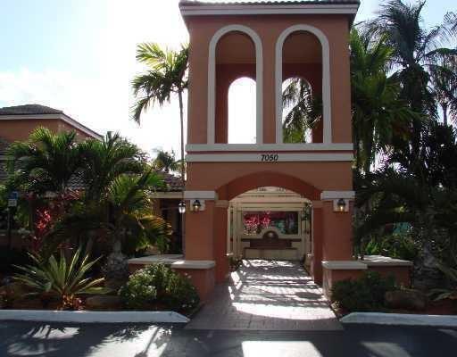 7130 Nw 179th St 302, Hialeah