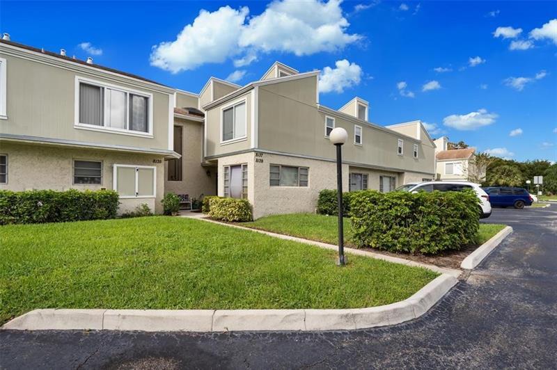 8137 Lagos De Campo Blvd H-1, Tamarac