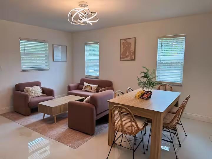 1720 Ne 146th St, Miami