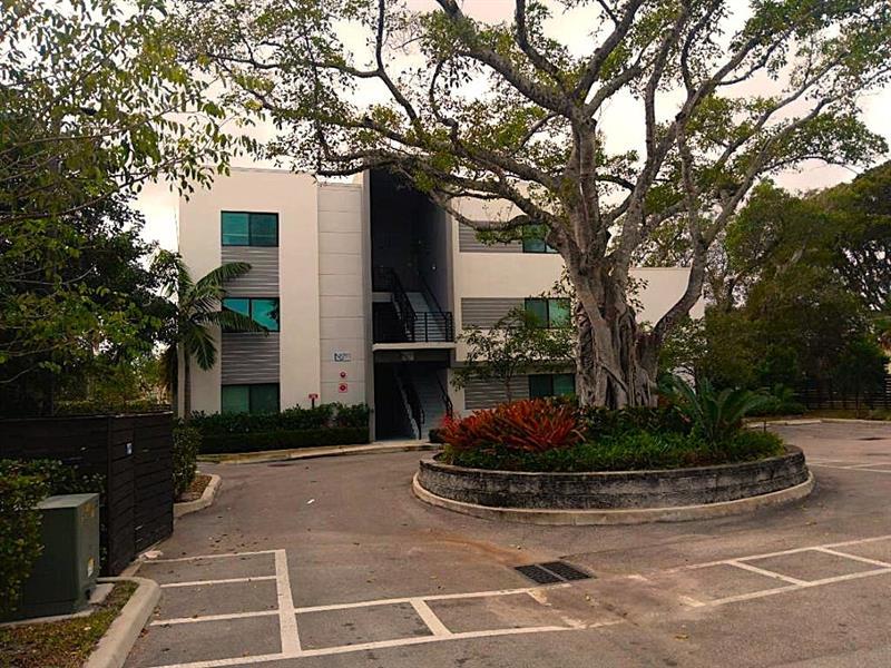 3050 Nw 68th St 1101, Fort Lauderdale