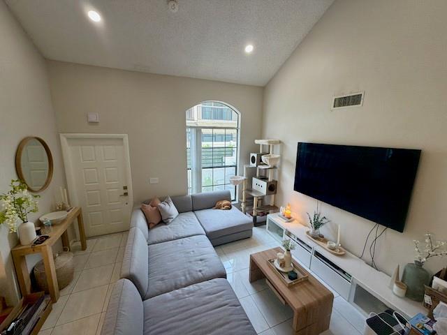 21204 Harbor Way, Miami