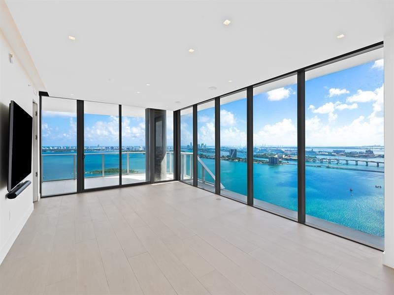700 Ne 24 3307, Miami