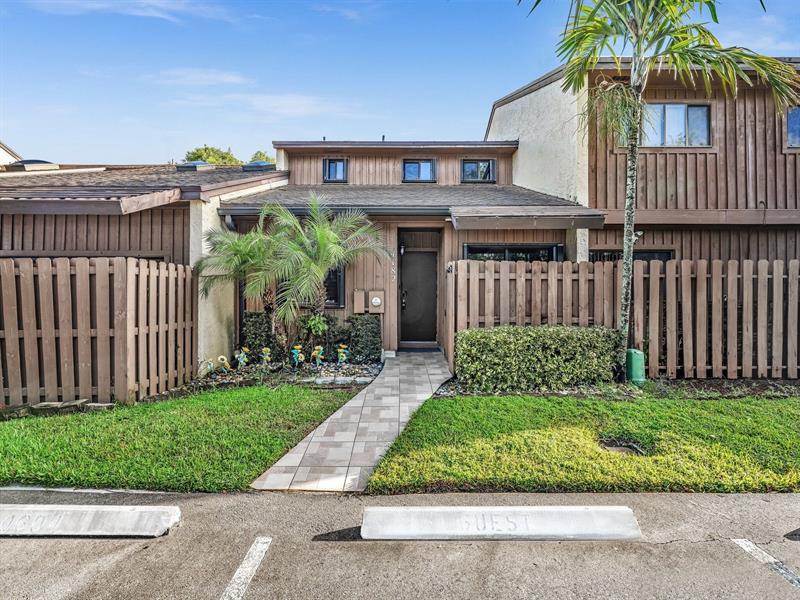 4182 S Pine Island Rd, Davie