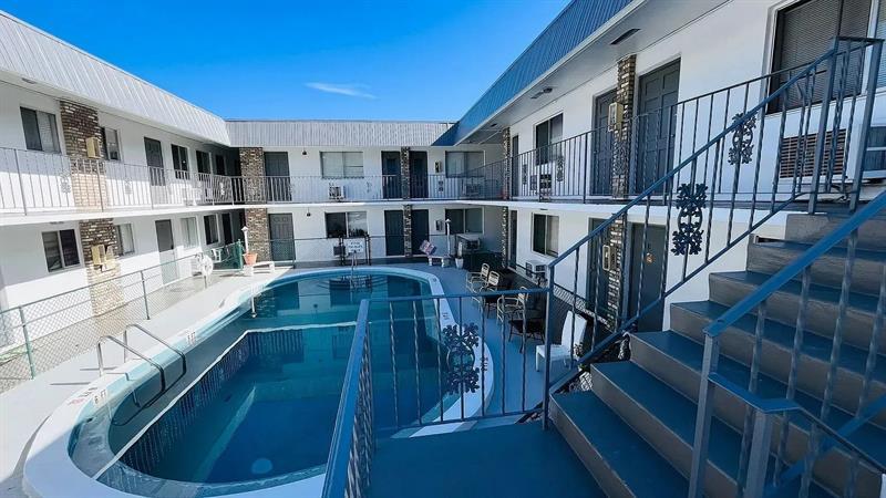 1958 Mckinley St 15, Hollywood