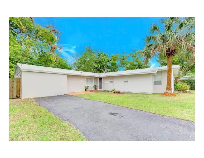 15831 Palmetto Club Dr, Miami