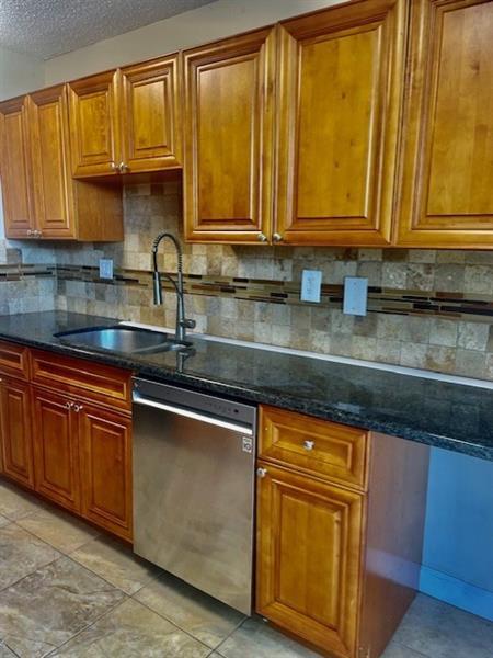 3590 Blue Lake Dr 101, Pompano Beach