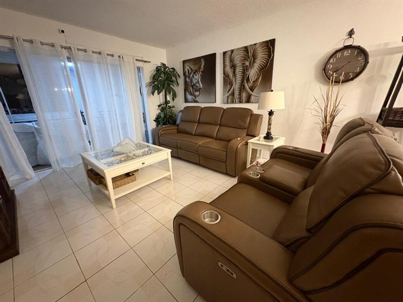450 Paradise Isle Blvd 201, Hallandale