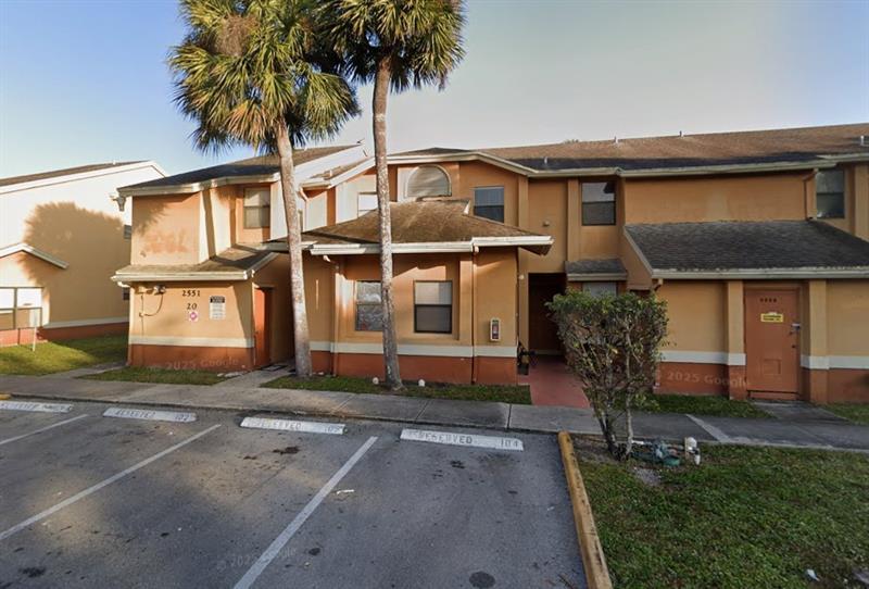 2551 Nw 56th Ave 2-20, Lauderhill