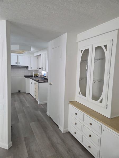 4 of 14 - 5627 Lagoon Dr, Fort Lauderdale, FL