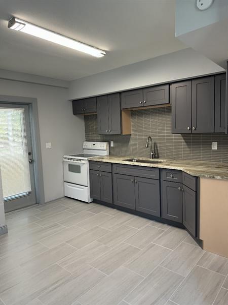 4 of 10 - 2404 Florida Ave, Fort Pierce, FL