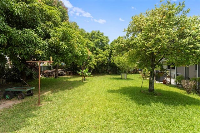 4 of 38 - 1577 Ne 49th St, Oakland Park, FL
