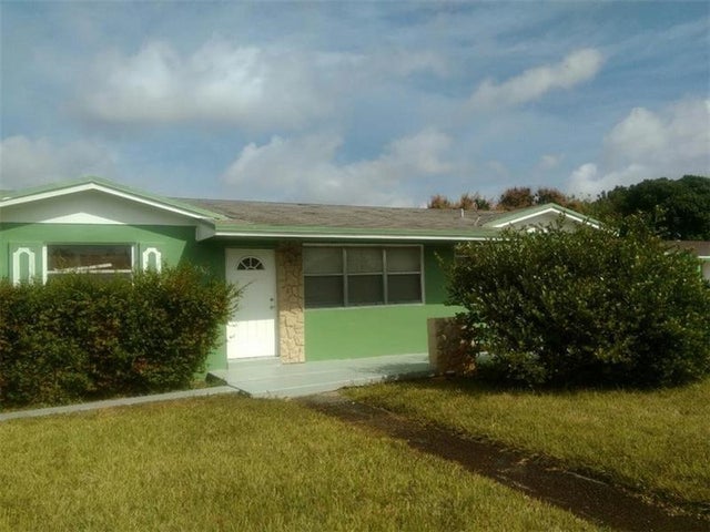 3 of 10 - 2951 Nw 208th Ter, Miami Gardens, FL