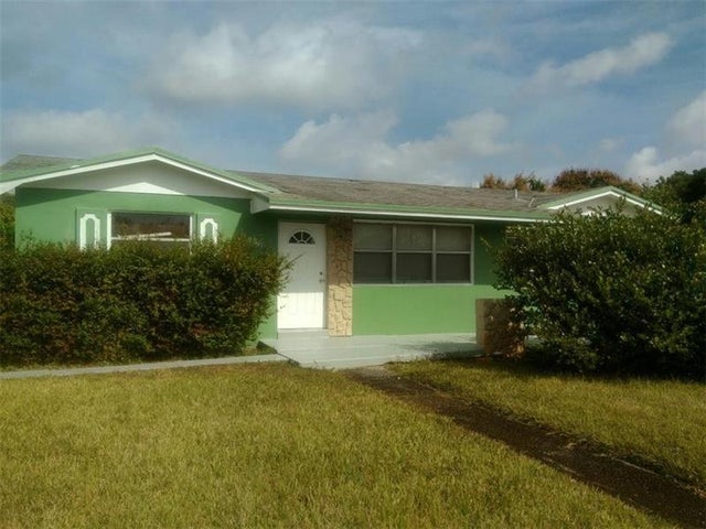 4 of 10 - 2951 Nw 208th Ter, Miami Gardens, FL